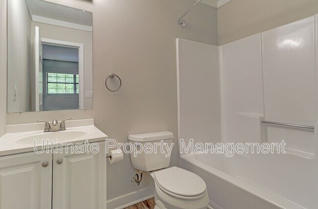 Building Photo - 1705 S 41st St