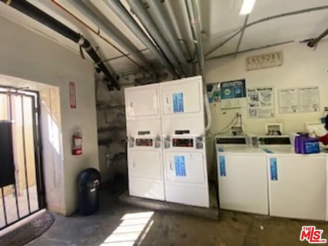 Building Photo - 814 S Hobart Blvd