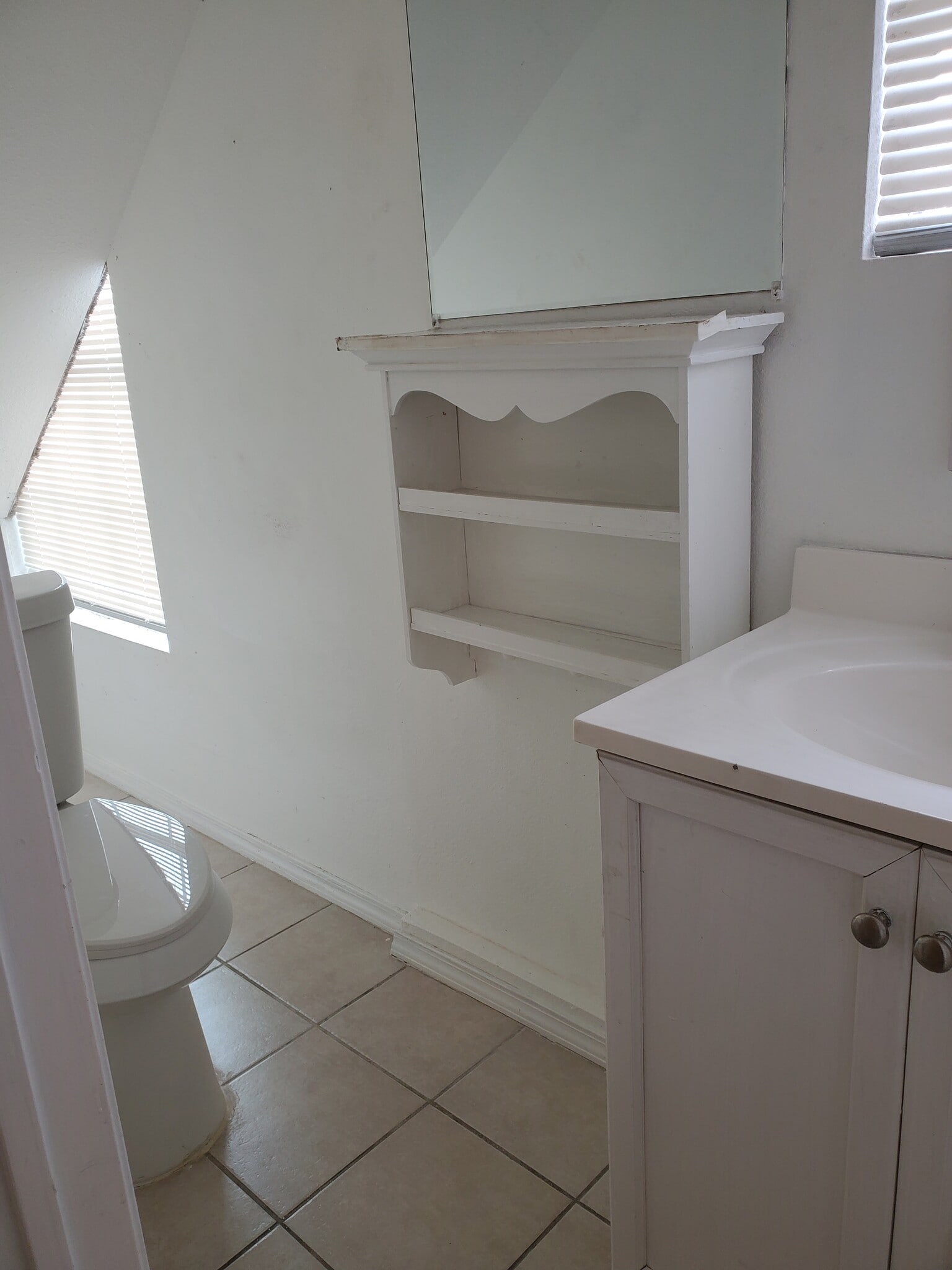 Half bathroom - 222 W Murrill St