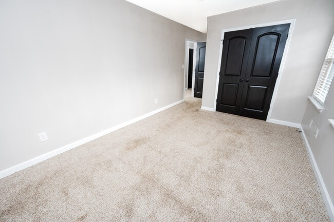 Building Photo - 204 Gillcrest Ct