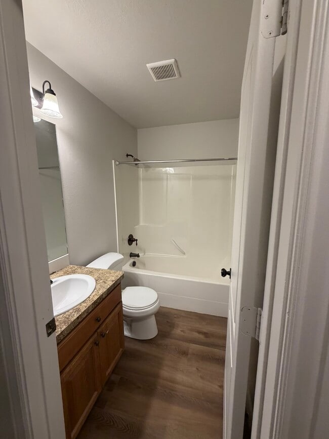 Building Photo - 565 Pioneer Rd