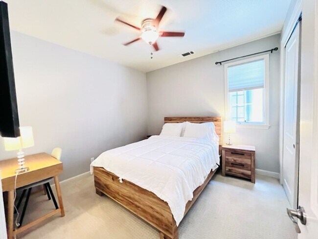 Building Photo - FURNISHED!!! Charming 2BD/1BA Single-Story...