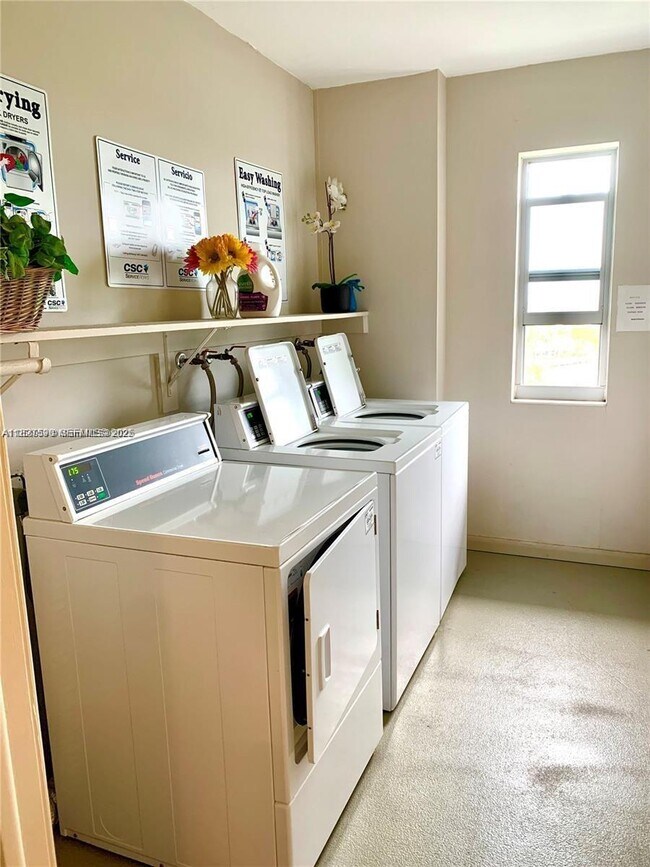 Building Photo - 1881 Middle River Dr