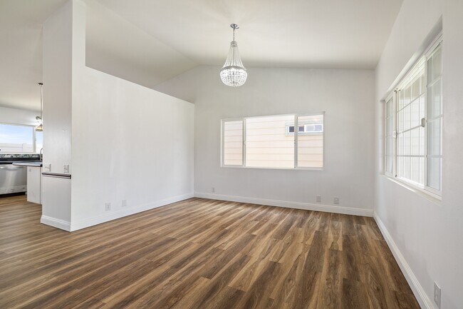 Building Photo - 3 bed plus Office room, 3 bathroom single family house.