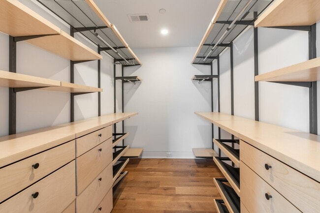 Building Photo - 103 17th St SE