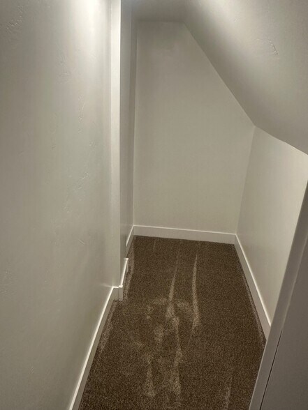 Building Photo - 479 W Center St