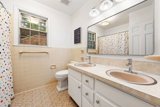 Building Photo - Modern Upgraded 4 Bed 3.5 Bath Home in SW ...
