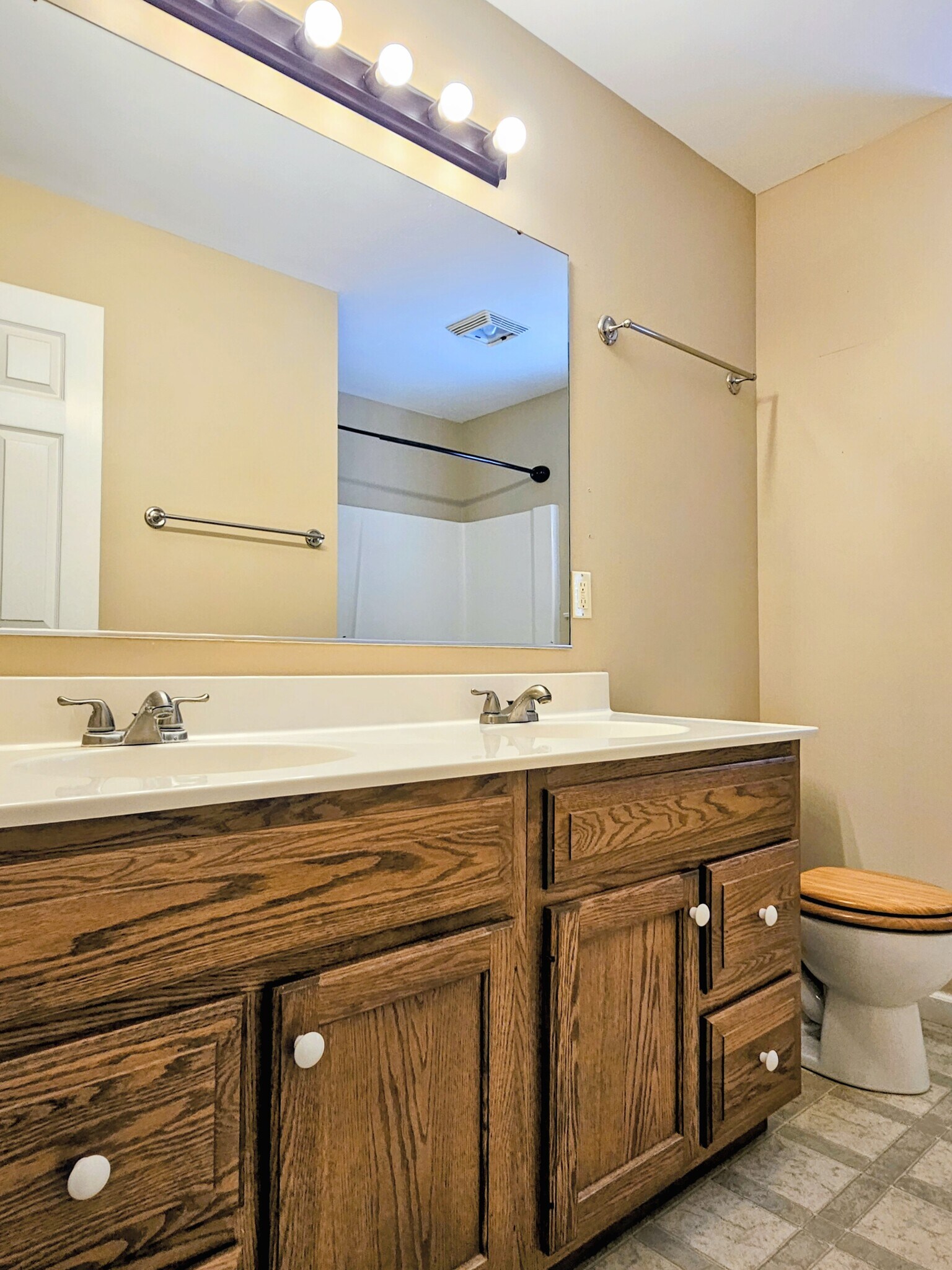 Building Photo - 42 Beverly Dr