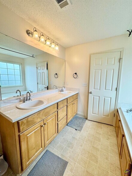 Building Photo - 508 Covington Cove