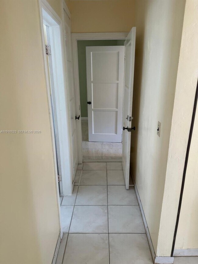 Building Photo - 11108 Peachtree Dr