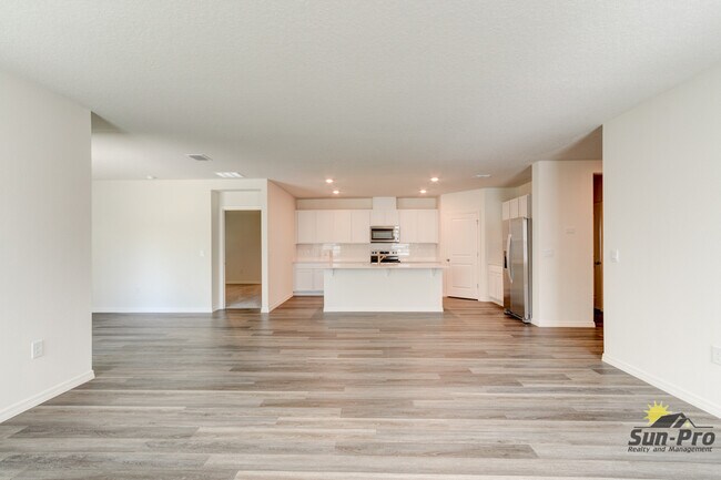 Building Photo - 4240 Acoma Dr