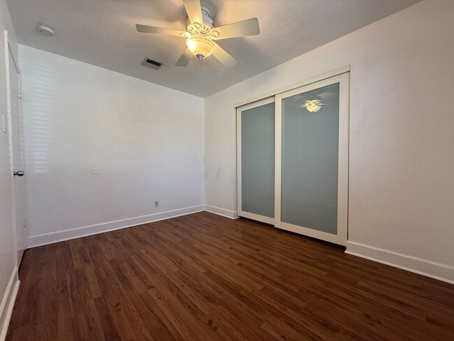 Building Photo - 3035 W 11th Ln