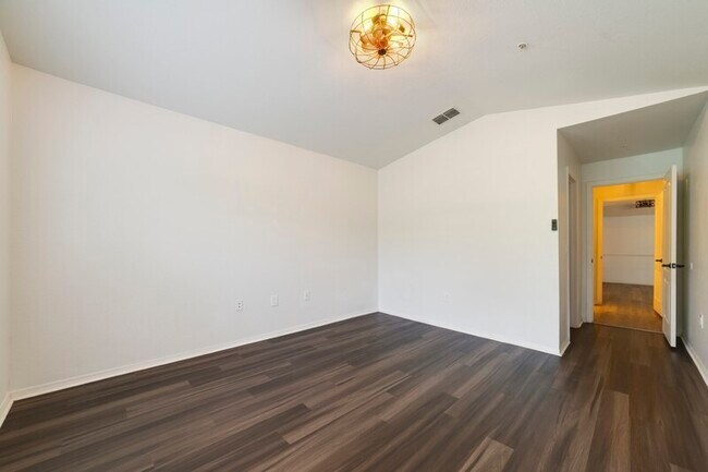 Building Photo - 3391 S Kirkman Rd