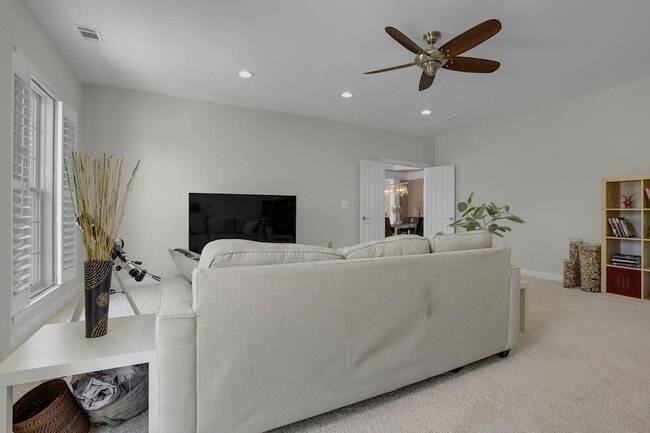 Building Photo - 3005 Coral Bell Ln