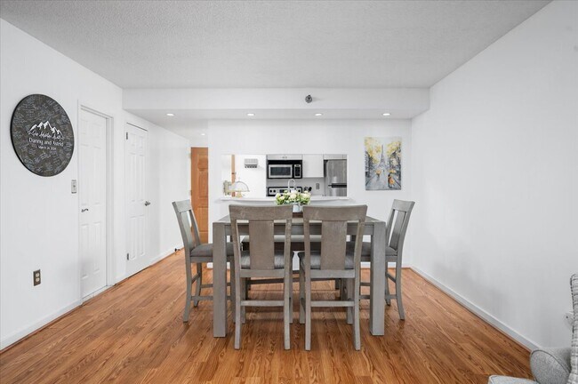 Building Photo - 127 Greyrock Pl