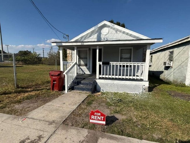 Primary Photo - Cozy Plant City Bungalow