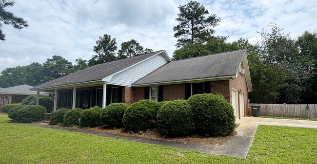 Building Photo - 741 Henderson St