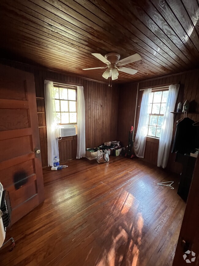 Building Photo - 340 E Thach Ave