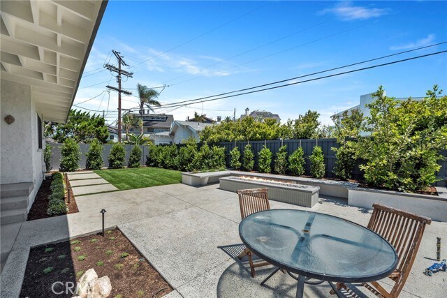 Building Photo - 7512 Rindge Ave