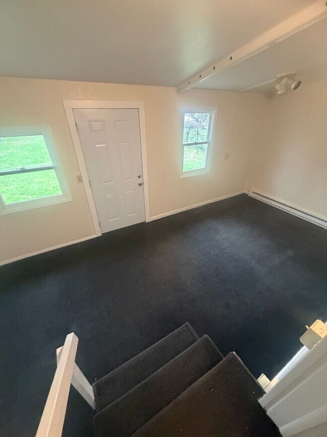 Building Photo - 1017 W 5th St