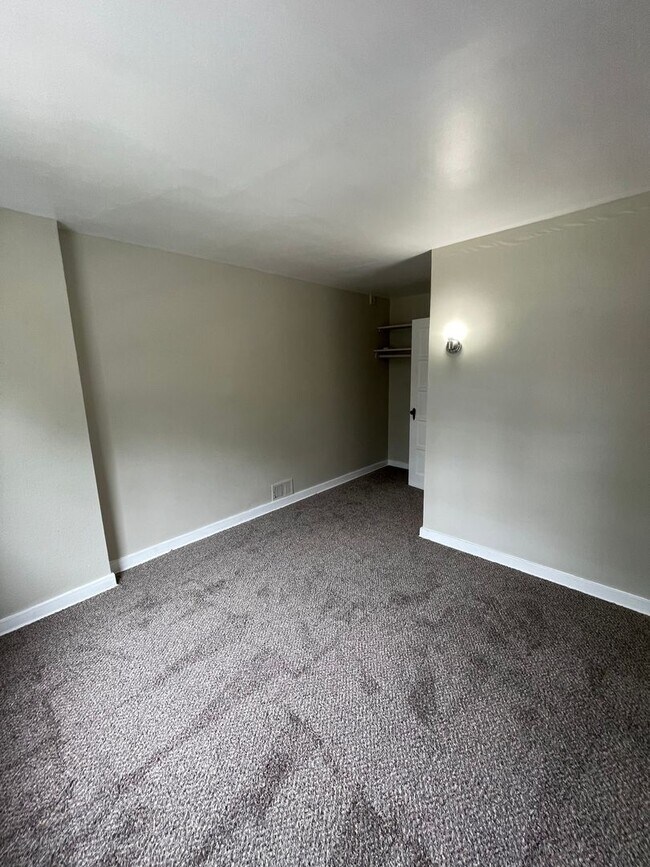 Building Photo - 422-426 Cedar Drive