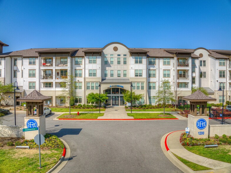 Building Photo - 1200 Brookwood Dr