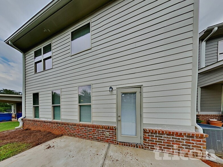Building Photo - 142 Daisy Cir
