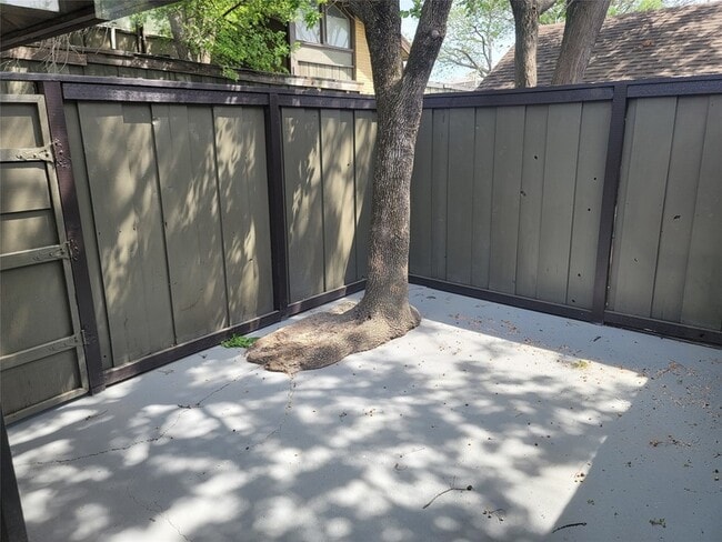 Building Photo - 4630 Country Creek Dr