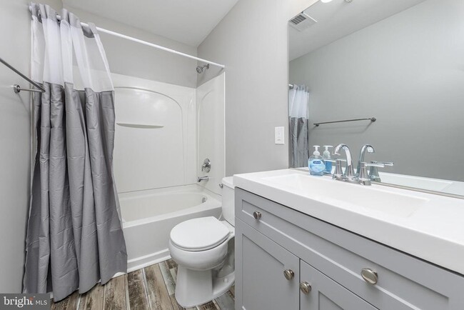 Building Photo - 117 Lionheart Ln