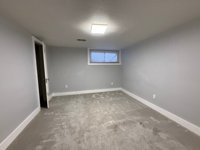Building Photo - 804 11th Ave