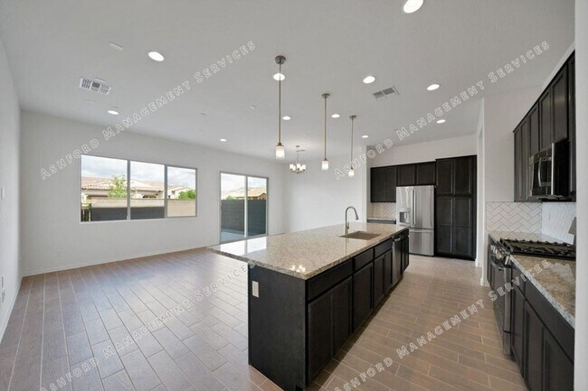 Building Photo - Luxury 3-Bedroom Townhome with Rooftop Dec...