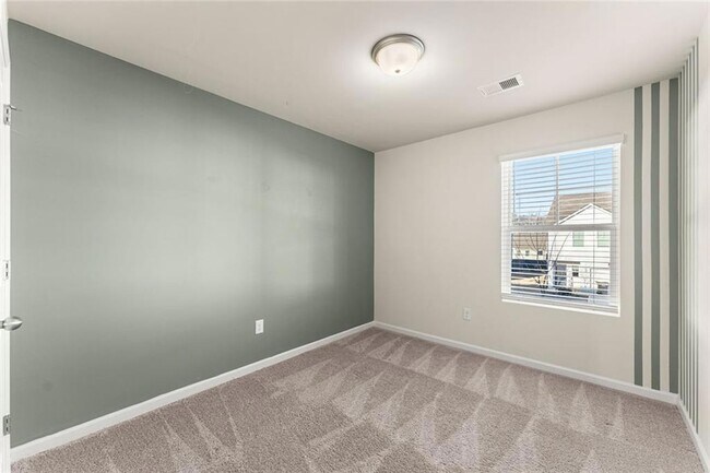 Building Photo - 76 Regent Pk