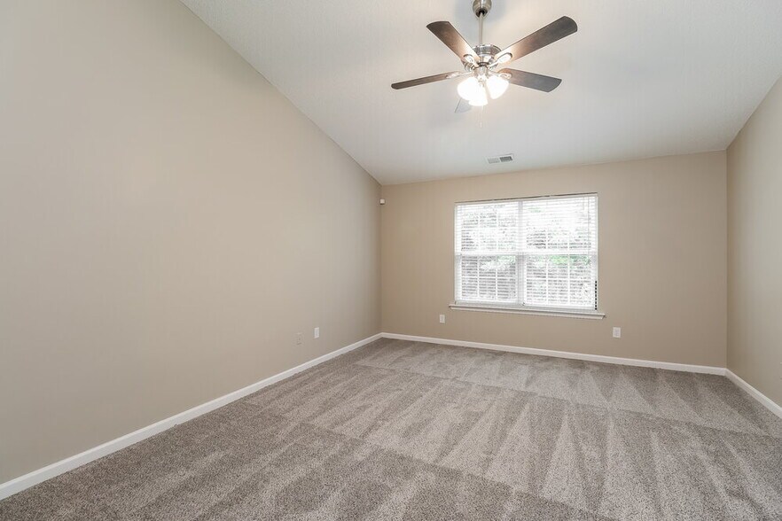 Building Photo - 2111 Hunters Trail Dr
