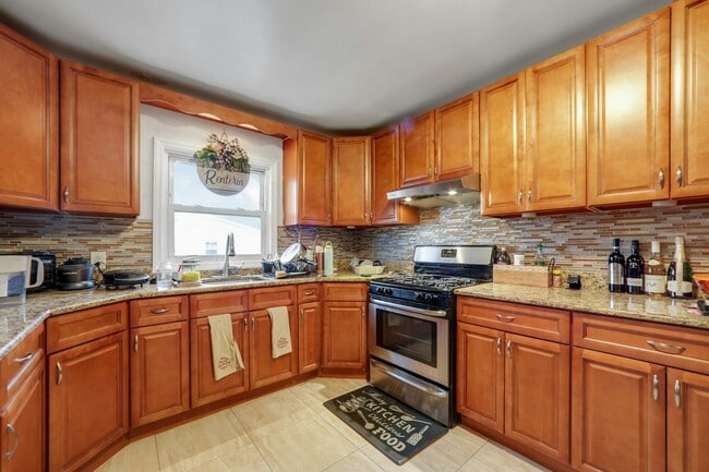 Building Photo - 1306 70th St