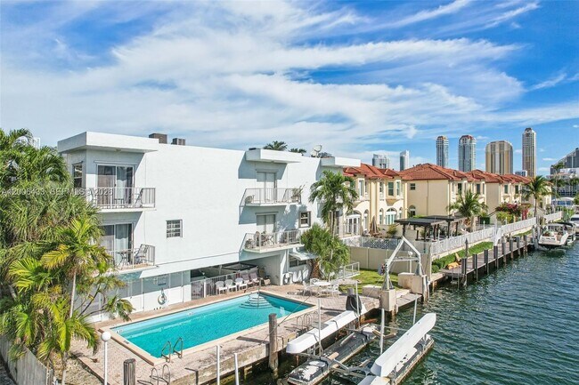 Building Photo - 3862 NE 171 St