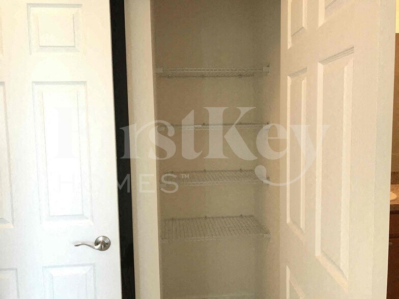 Building Photo - 625 SW 25th Terrace