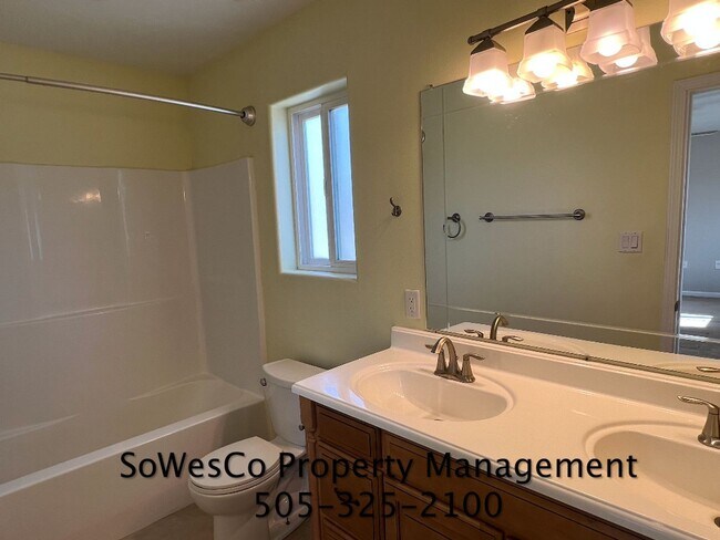 Building Photo - FOUR Bedroom Newer Home in Aztec