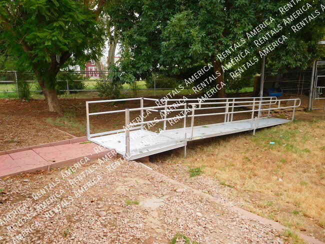 Building Photo - 5747 N 105th Ln