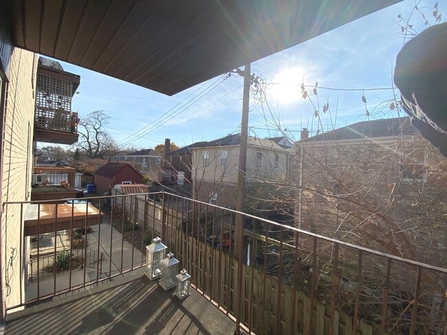 Building Photo - 5815 N Spaulding Ave