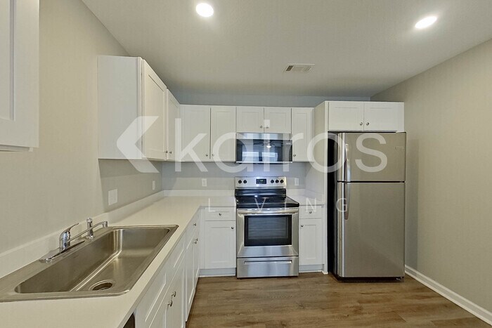 Building Photo - 156 Cottage Grove Rd