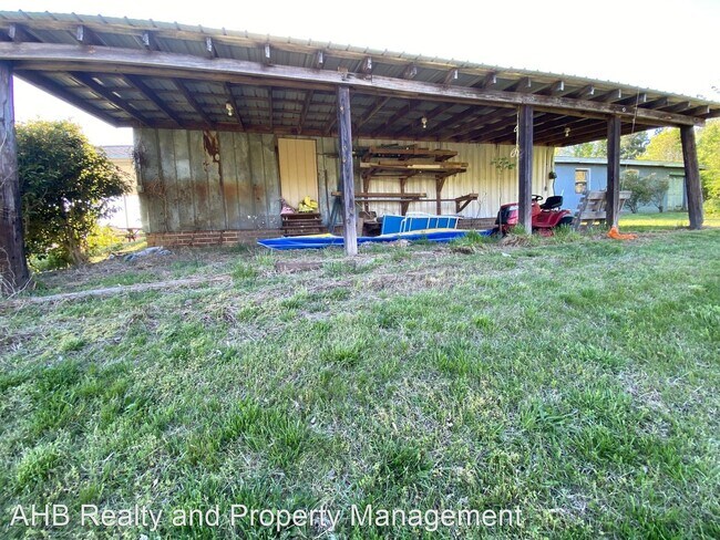 Building Photo - 3 br, 1.5 bath House - 407 Roma Rd.