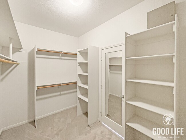 Building Photo - Spacious Torrey View Home with Flexible Floorplan in Gated Community