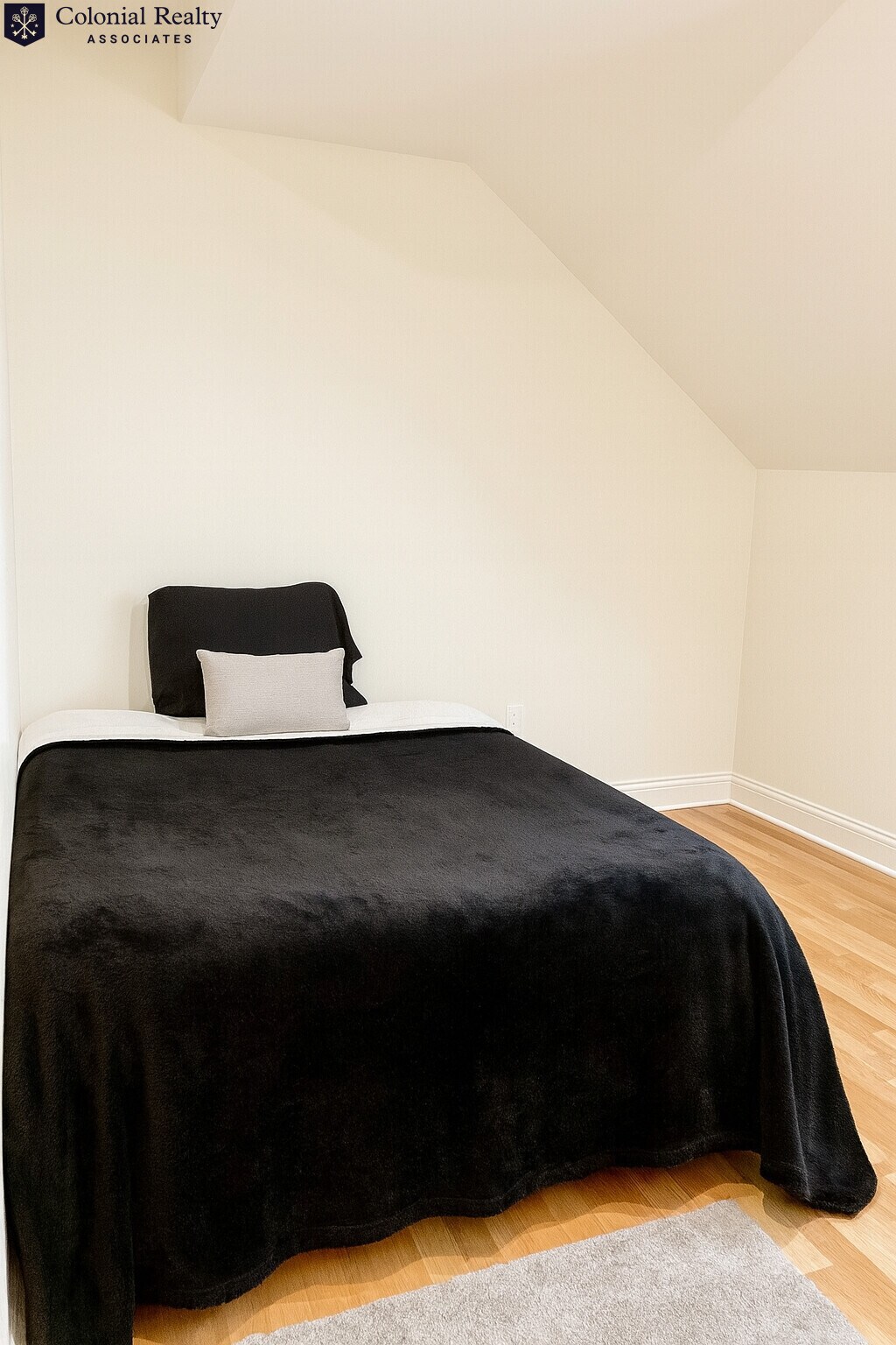 Building Photo - 10 Strathmore Rd