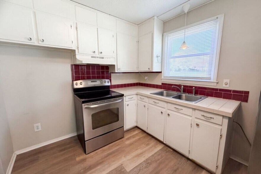 Building Photo - 4402 Ginger Dr