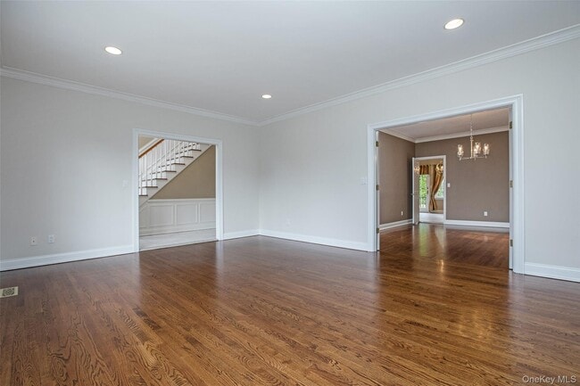 Building Photo - 423 English Pl