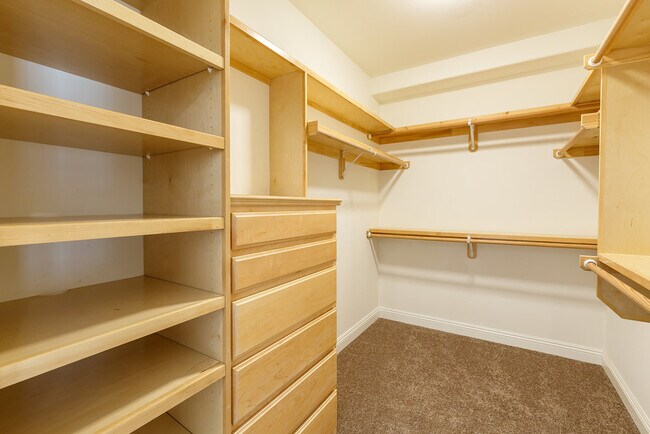 Building Photo - 2104 Perry Ave