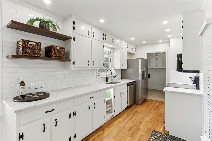 Building Photo - 2888 Bonanza Dr