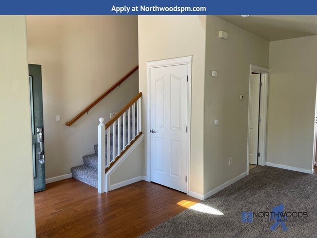Building Photo - Beautiful 2 Story Home 3 Bdm/2.5 Bath in Q...