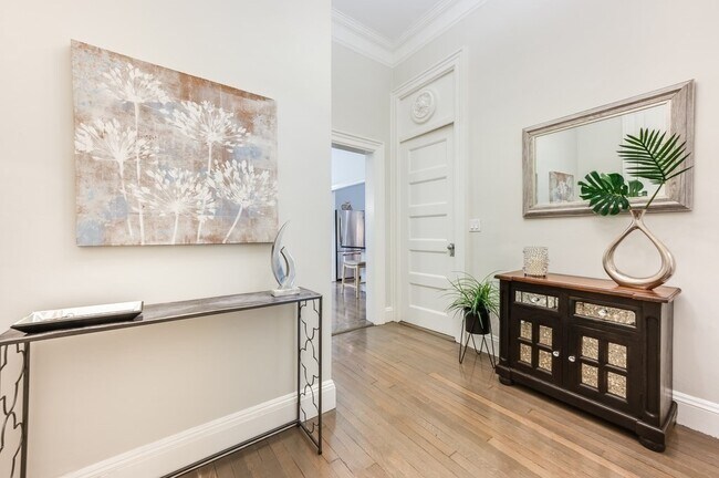 Building Photo - 484 Beacon St