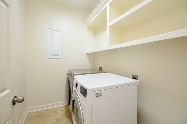 Building Photo - 6510 Arroyo Springs Ln